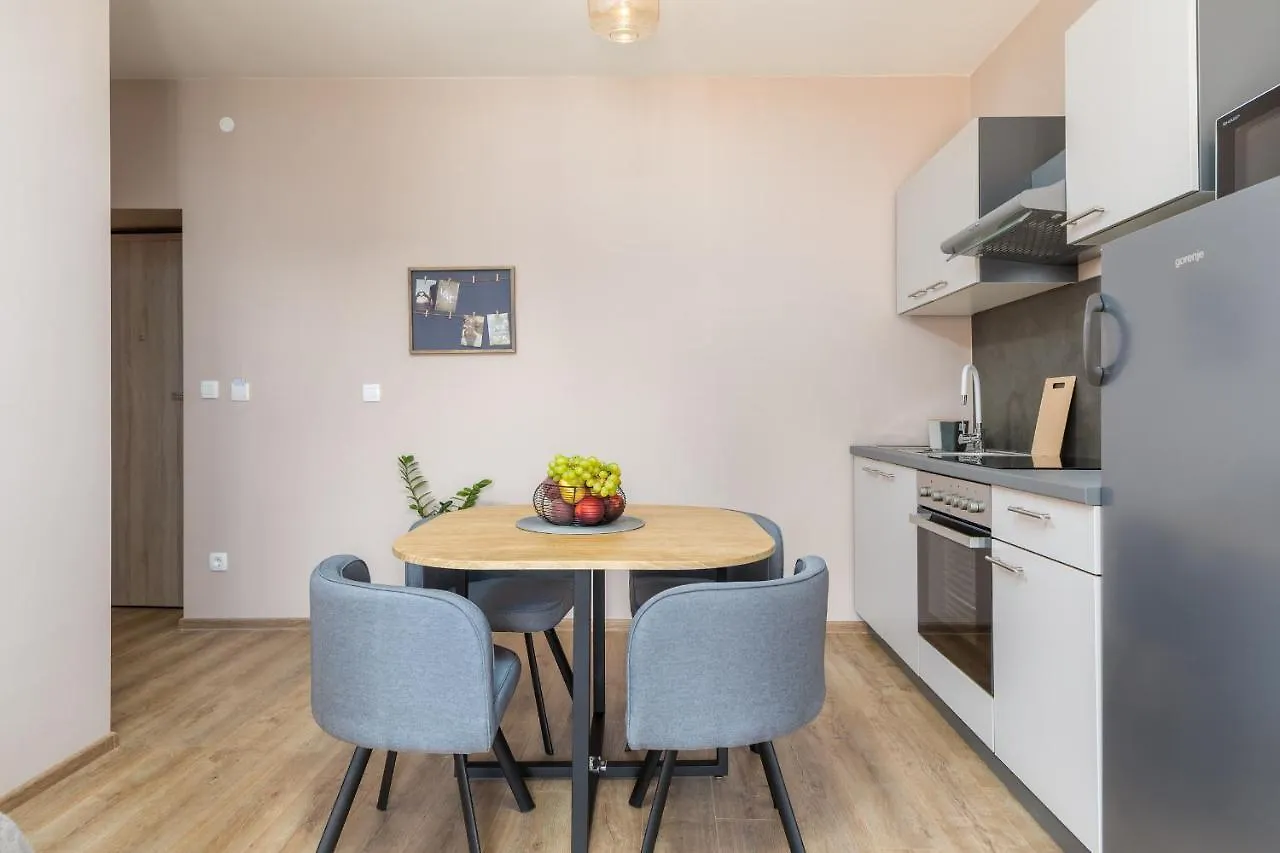 Wine House Apartments & Rooms Marceta 法扎纳