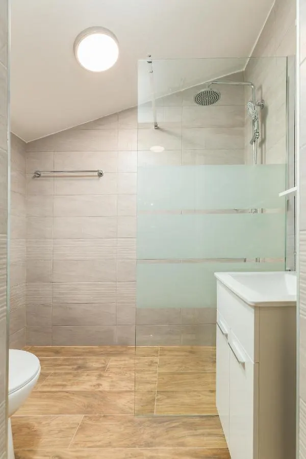 Wine House Apartments & Rooms Marceta 法扎纳