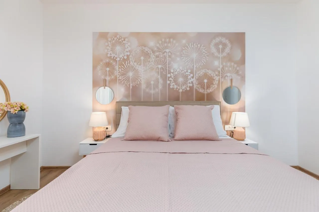Wine House Apartments & Rooms Marceta 法扎纳