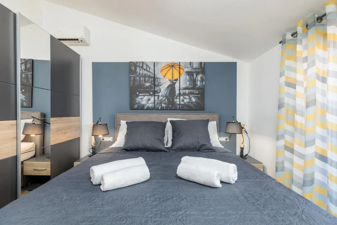 Wine House Apartments & Rooms Marceta 法扎纳