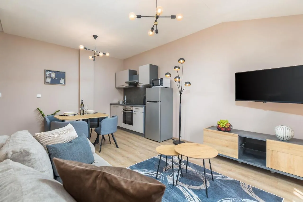 Wine House Apartments & Rooms Marceta 法扎纳