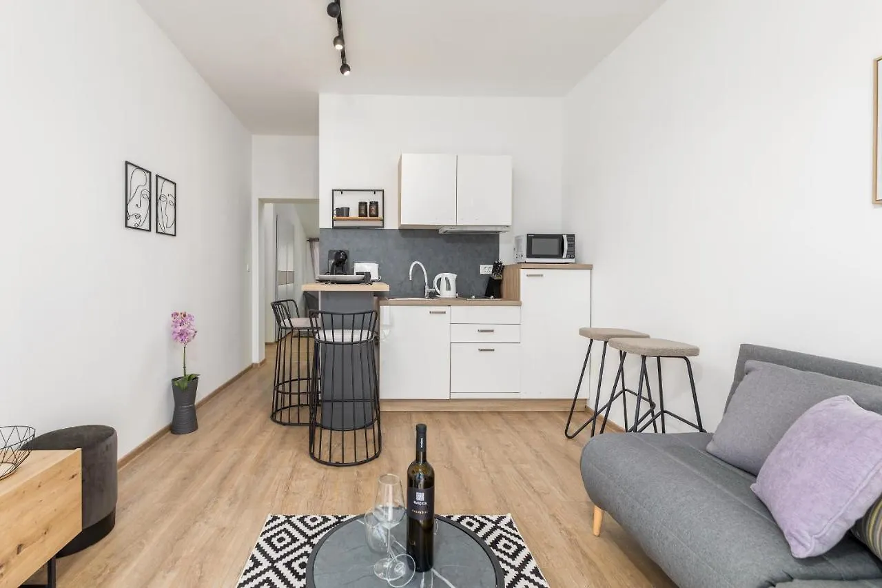 Wine House Apartments & Rooms Marceta 法扎纳