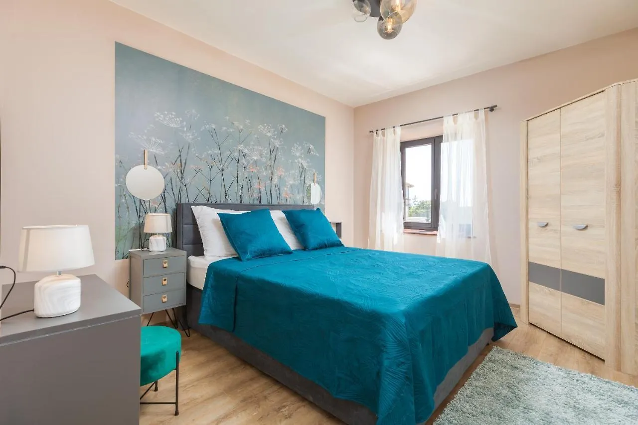 Wine House Apartments & Rooms Marceta 法扎纳